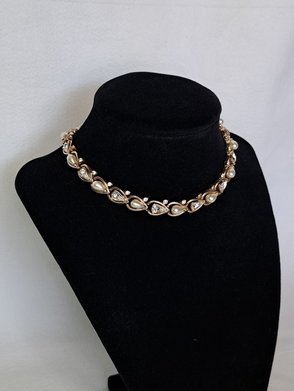 Vintage 1953 Hollycraft Choker Necklace